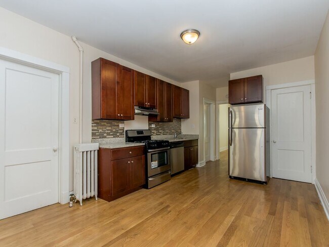 Building Photo - 2223 N Hamlin Ave