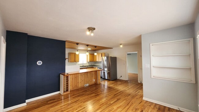 Building Photo - Adorable Duplex Near Washington Park