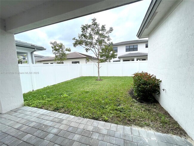 Building Photo - 4506 SW 174th Ave