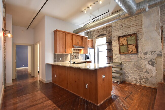 Building Photo - Stunning  2 Bedroom Loft @ Piedmont Leaf Lofts in Innovation Quarter!