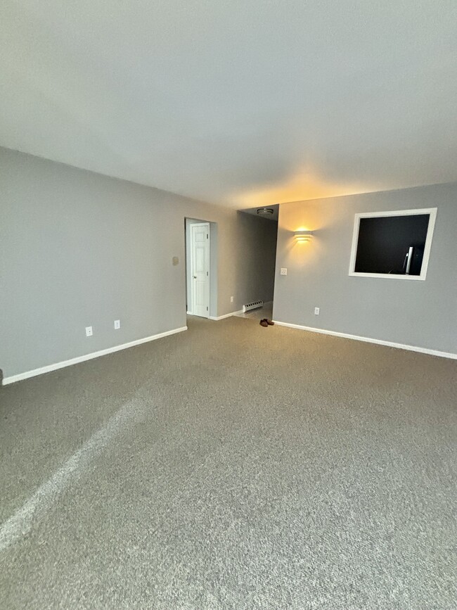 Building Photo - 55 Mill Plain Rd