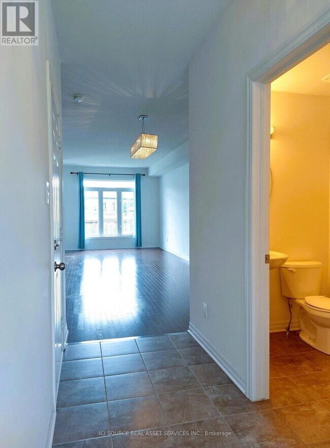 Building Photo - 127 Hawkeswood Dr