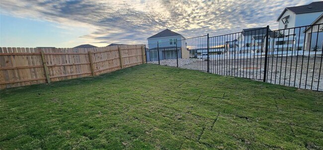 Foto del edificio - 2337 Moon Tower Trl