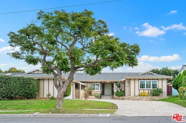 Foto del edificio - 6204 S Corning Ave