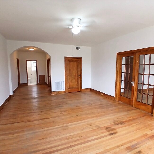 Building Photo - 3104 N Cicero Ave