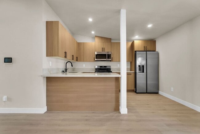 Building Photo - Brand new 2 bed 1 bath with washer/dryer i...