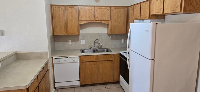 Building Photo - 4003 Nadine Dr