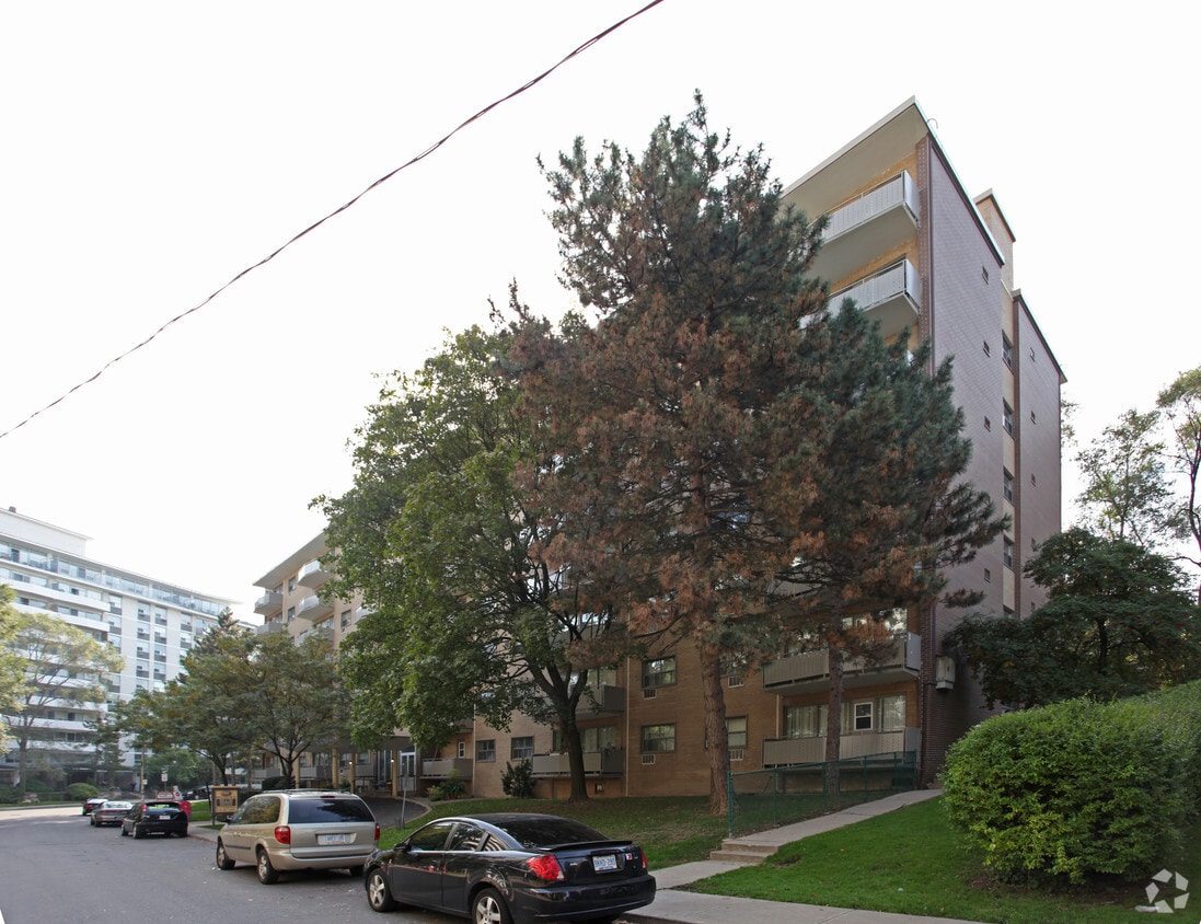 Building Photo - Chantecler Towers