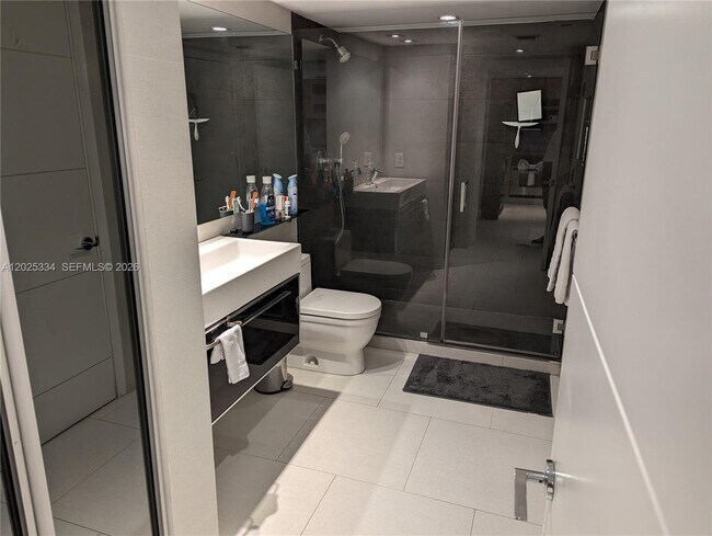 Building Photo - 2101 Brickell Ave