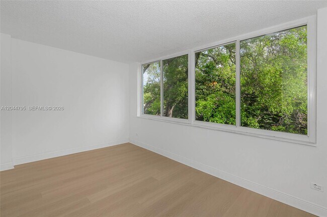 Foto del edificio - 445 NE 195th St