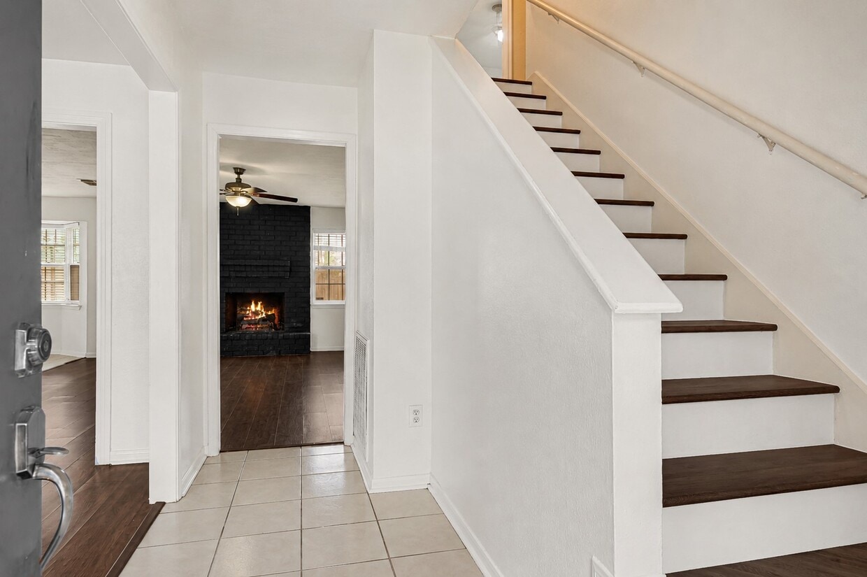 Building Photo - 539 Belwin Dr