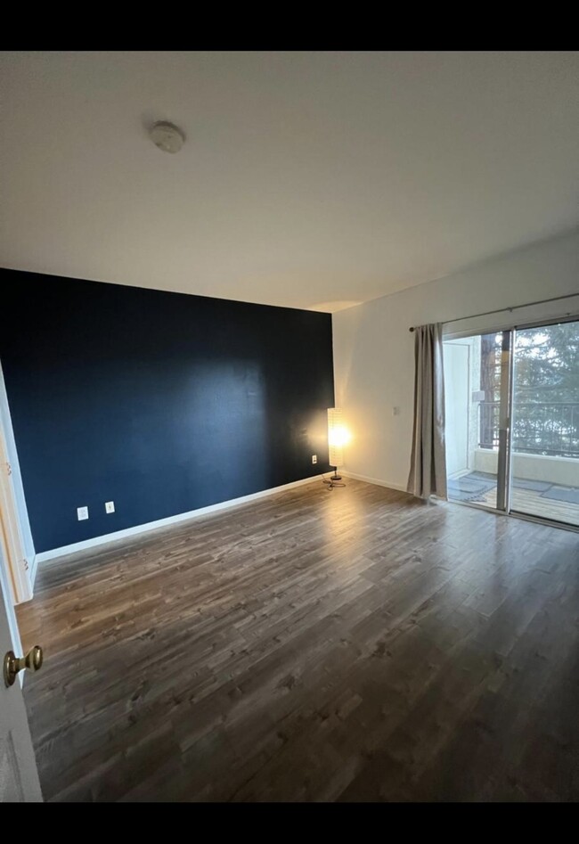 Foto del edificio - 701 Gibson Dr