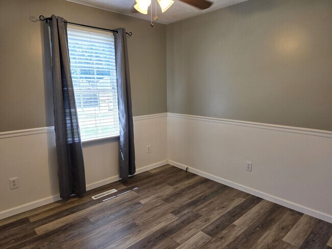 Building Photo - 273 Woodbridge Dr