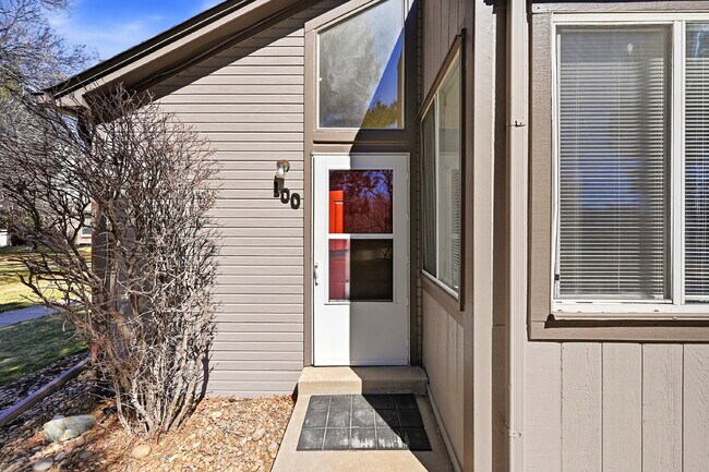 Building Photo - $1,740.95, 2- Beds - 1 Bath, Condo in Wheat Ridge with Washer and Dryer