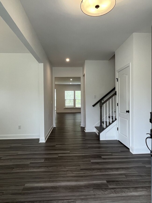 Foto del edificio - Spacious 5 Bed home in Stallings