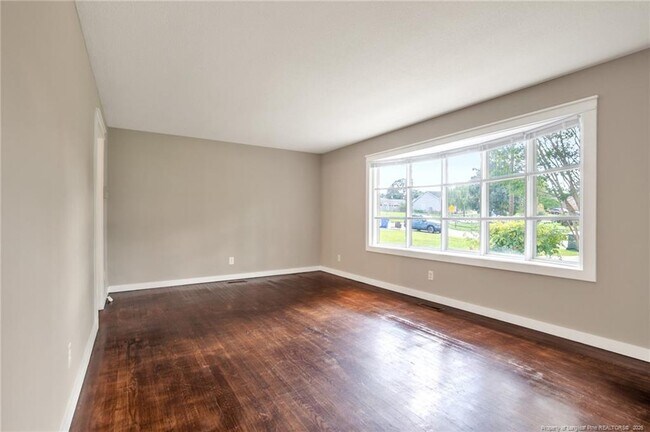 Foto del edificio - 604 Roundtree Dr