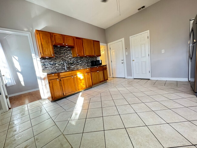 Building Photo - 1858 W 21st Pl