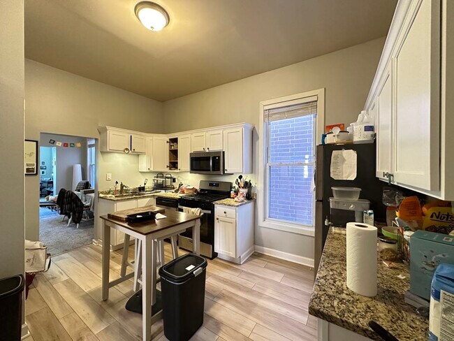 Foto del edificio - 1622 N Campbell Ave