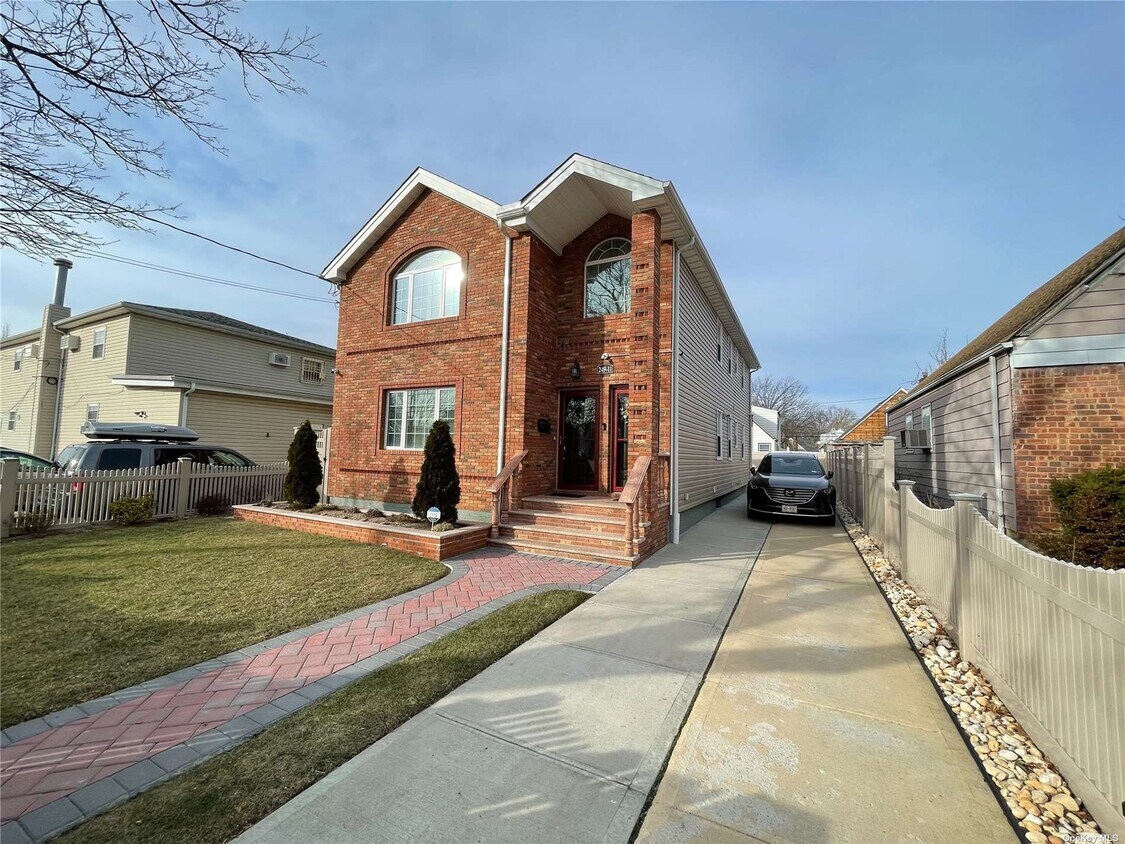 Primary Photo - 249-11-249147 147th Rd