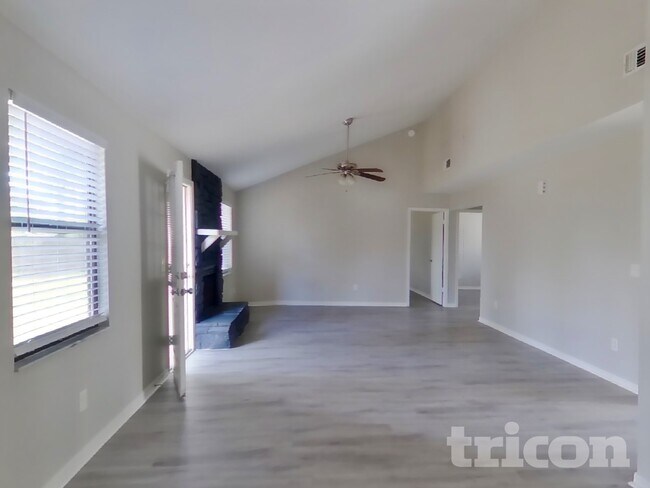 Foto del edificio - 8708 Bishopswood Dr