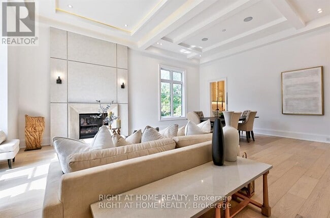 Building Photo - 27 Hurlingham Crescent