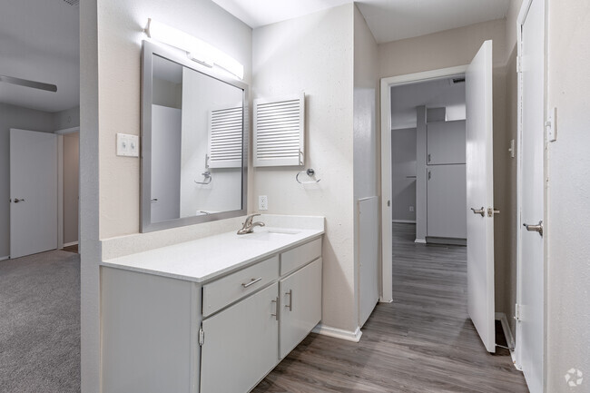 1BR, 1BA - 775SF (A4) - Bathroom - Element Apartments