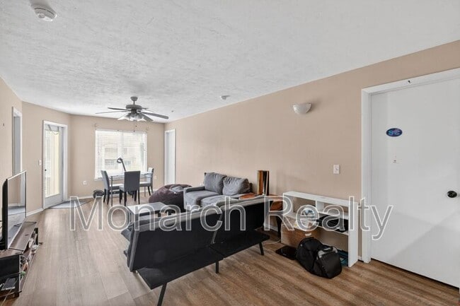 Building Photo - 4000 SW 23rd St