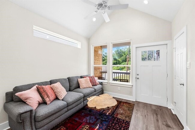 Building Photo - 6832 Morrow St