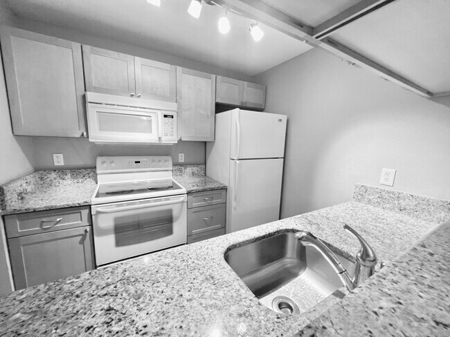 Building Photo - $1000 Move In Special !!! - Bothell Condo