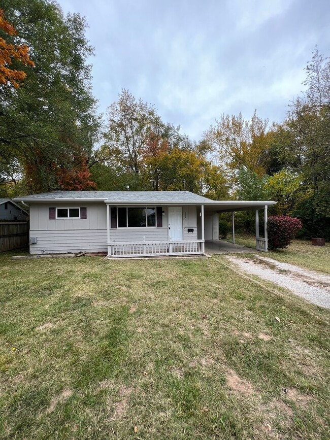 Building Photo - 2643 E Cherry St