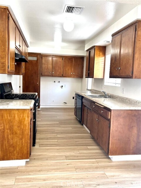 Building Photo - 41085 Alder Ave