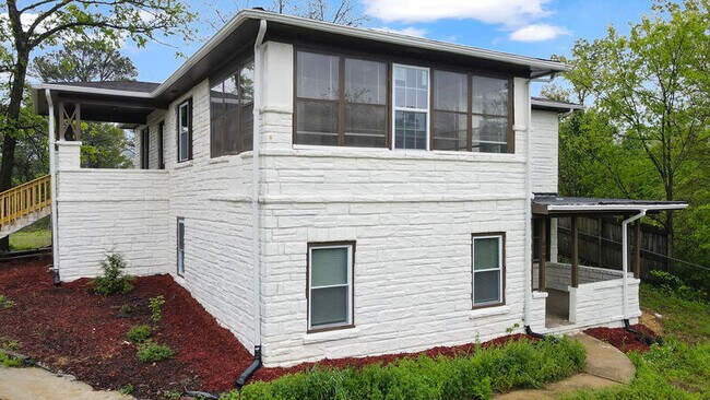 Building Photo - 609 Quebec Dr