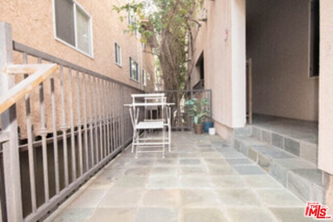 Foto del edificio - 4428 Fulton Ave