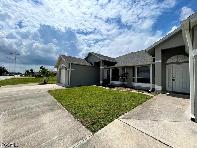 Building Photo - 906 Cape Coral Pkwy W