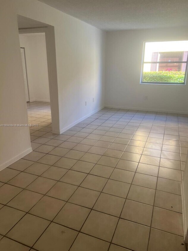 Foto principal - 686 NW 114th Ave