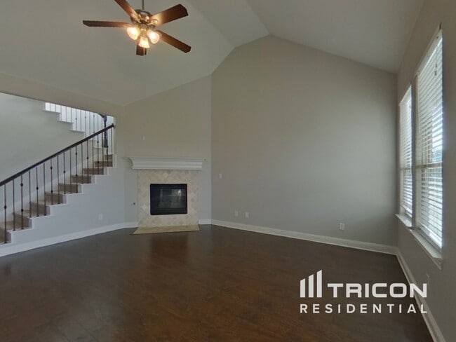 Building Photo - 11344 Live Oak Creek Dr