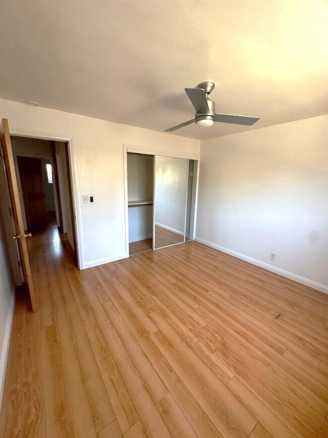 Foto del edificio - 2302 W Roberta Ave