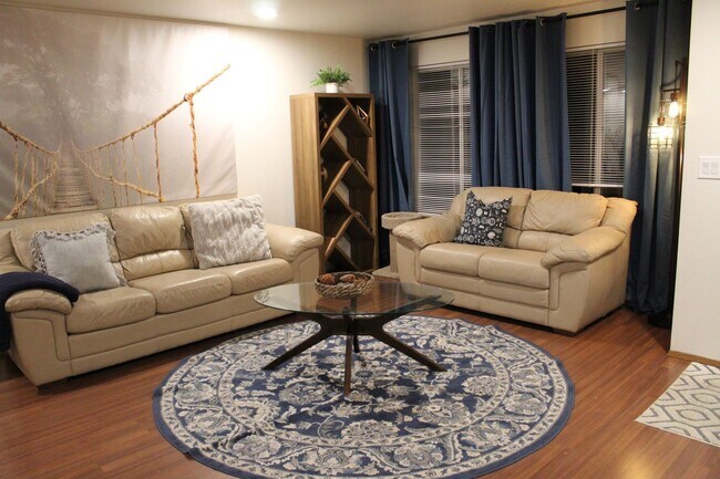 Foto del edificio - Beautiful 3 Bedroom  Home FOR RENT in Great Community of Steilacoom!!