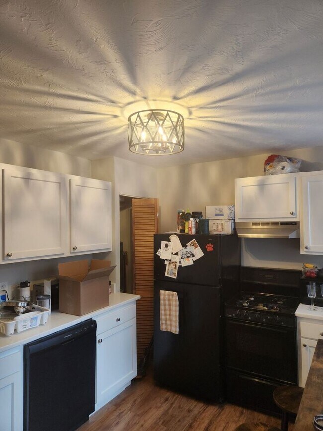 Foto del edificio - HOT NORTH END LISTING!!!