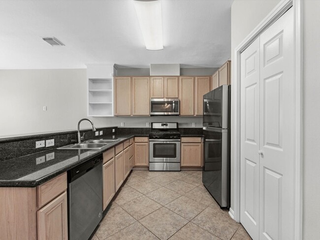 Building Photo - 2234 Naomi St