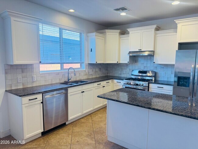 Foto del edificio - 1317 Eucalyptus Ln