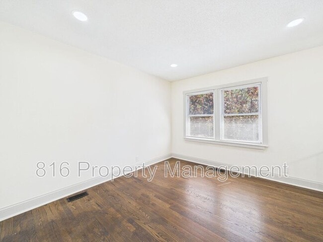 Building Photo - 1406 N Ponca Dr