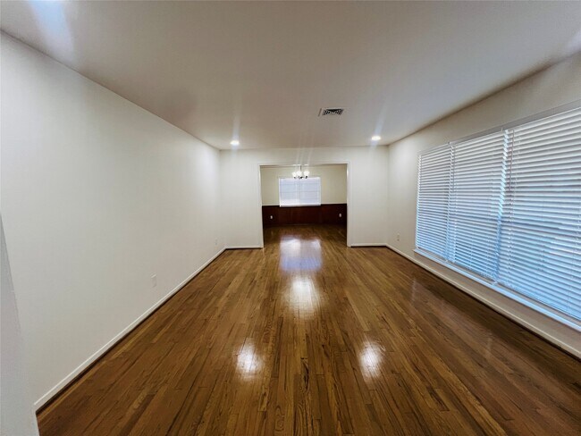 Foto del edificio - 5511 Willowbend Blvd