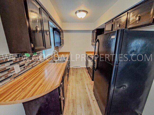 Foto del edificio - 2 Bedroom 1.5 bath Duplex in Des Moines