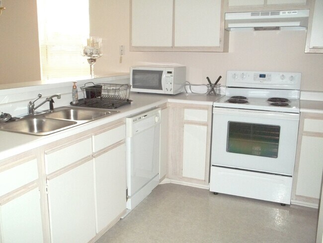 Building Photo - *SECOND MONTH FREE RENT* 3rd Floor 1 Bedro...