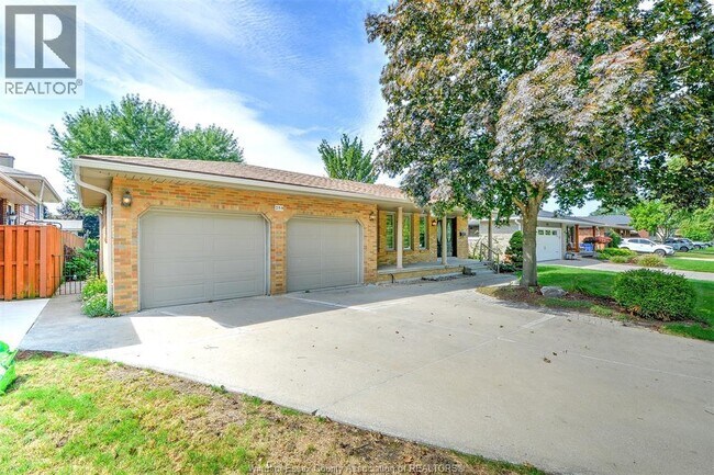 Building Photo - 259 Woodridge Dr