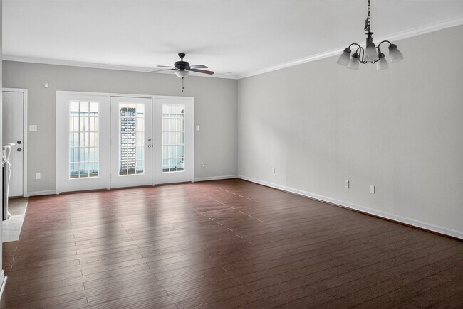 Foto del edificio - 562 Wilcrest Dr