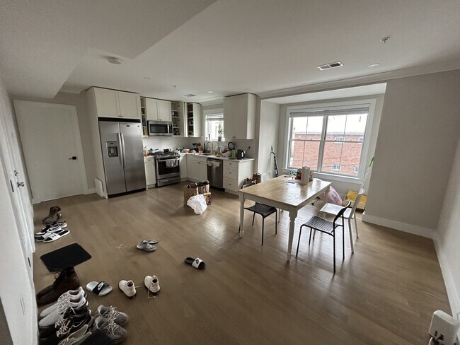 Foto del edificio - 8 Greylock Rd