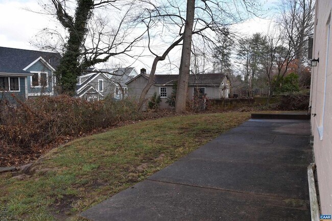 Foto del edificio - 107 Harris Rd