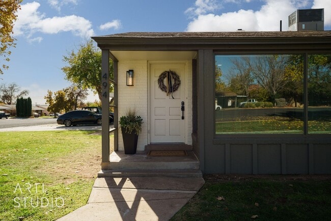 Building Photo - Newly Renovated 3 Bedroom, 2 Bathroom Home...